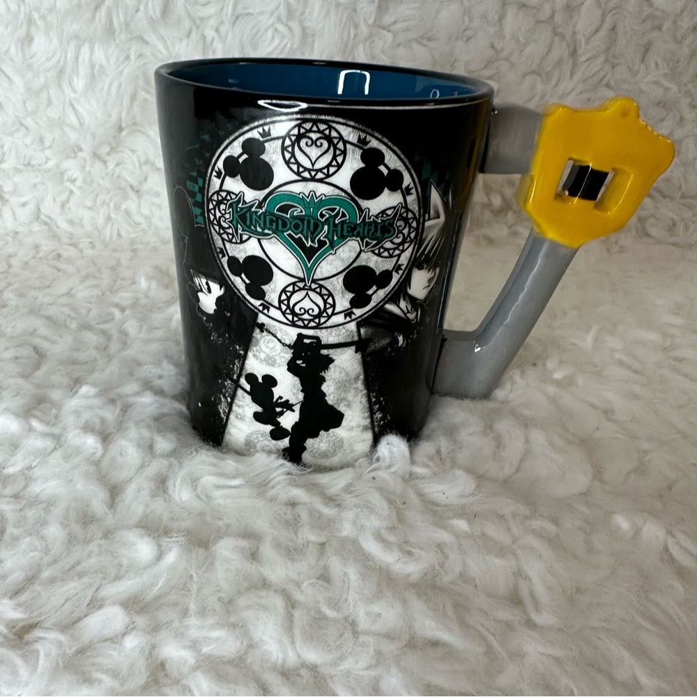 20oz Ceramic Kingdom Hearts Mug w/ Keyblade Handle New without box